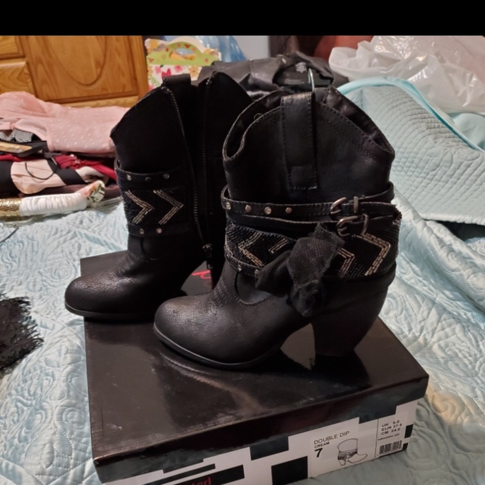 Boots💛